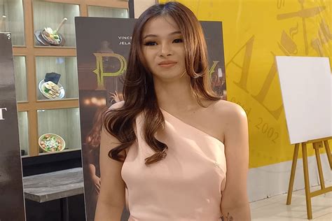 Angeli: 'Di madali ang maghubad' .